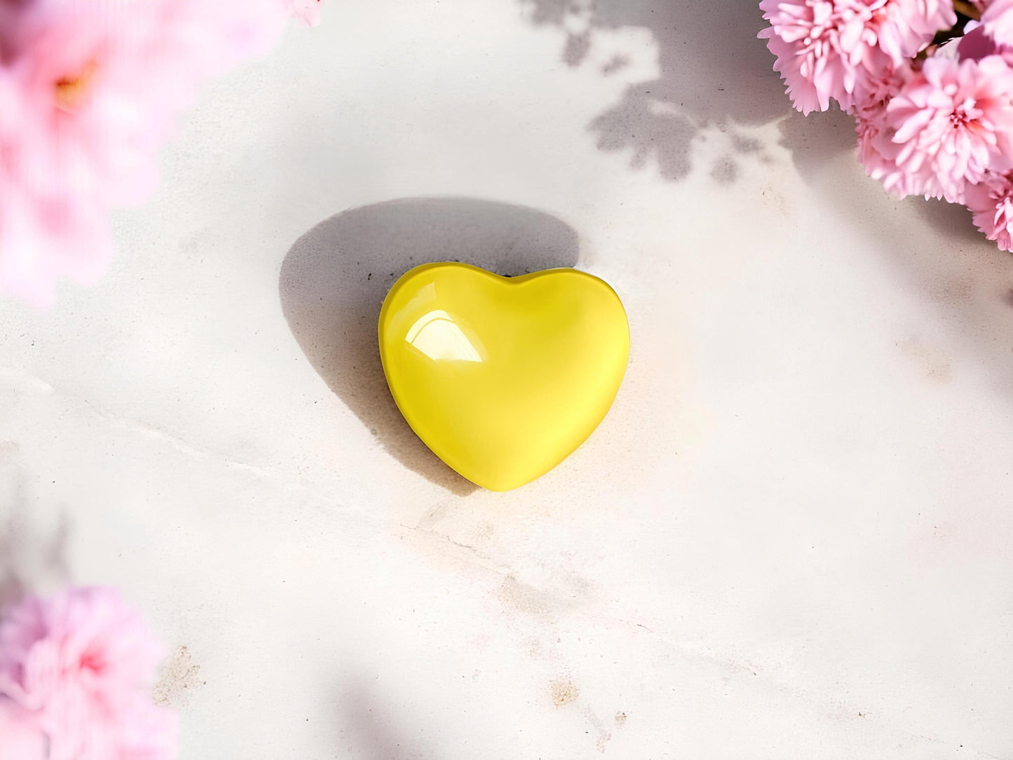 Handmade Resin Heart Phone Grip, Magnetic Stand Compatible with MagSafe, Elegant Adhesive Griptok Accessory for Smartphones