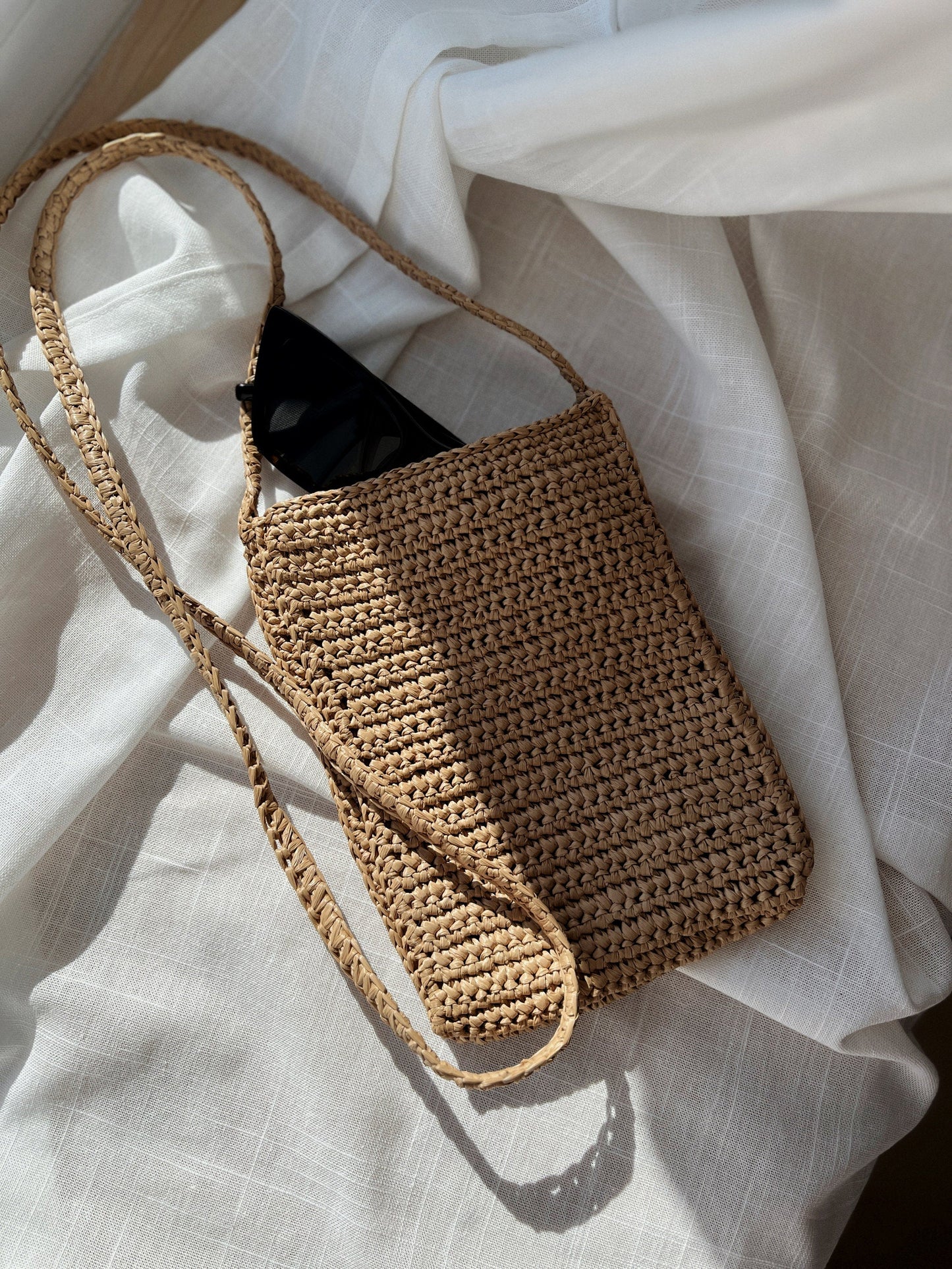 Handwoven Raffia Phone Crossbody Bag for Women, Minimalist Summer Straw Shoulder Purse with Leather Trim, Lightweight Vacation Pouch