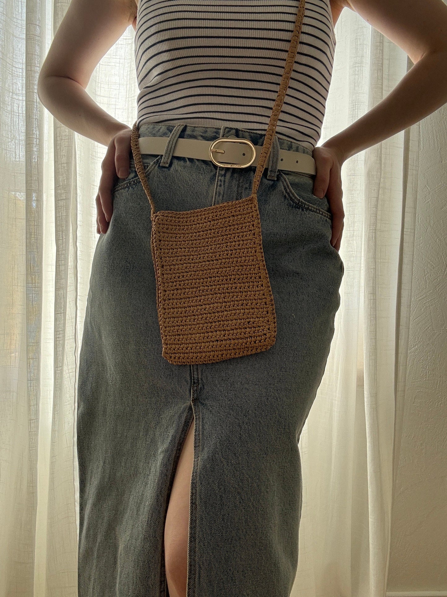 Handwoven Raffia Phone Crossbody Bag for Women, Minimalist Summer Straw Shoulder Purse with Leather Trim, Lightweight Vacation Pouch
