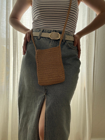 Handwoven Raffia Phone Crossbody Bag for Women, Minimalist Summer Straw Shoulder Purse with Leather Trim, Lightweight Vacation Pouch