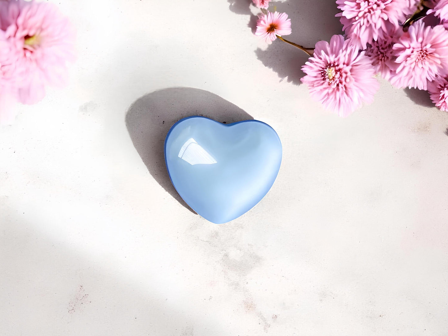 Handmade Resin Heart Phone Grip, Magnetic Stand Compatible with MagSafe, Elegant Adhesive Griptok Accessory for Smartphones