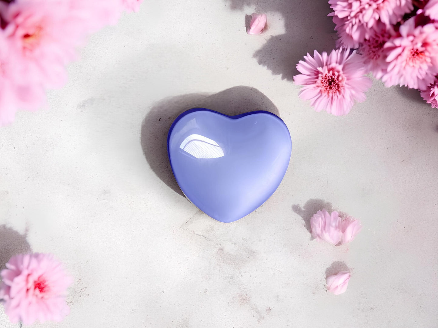 Handmade Resin Heart Phone Grip, Magnetic Stand Compatible with MagSafe, Elegant Adhesive Griptok Accessory for Smartphones