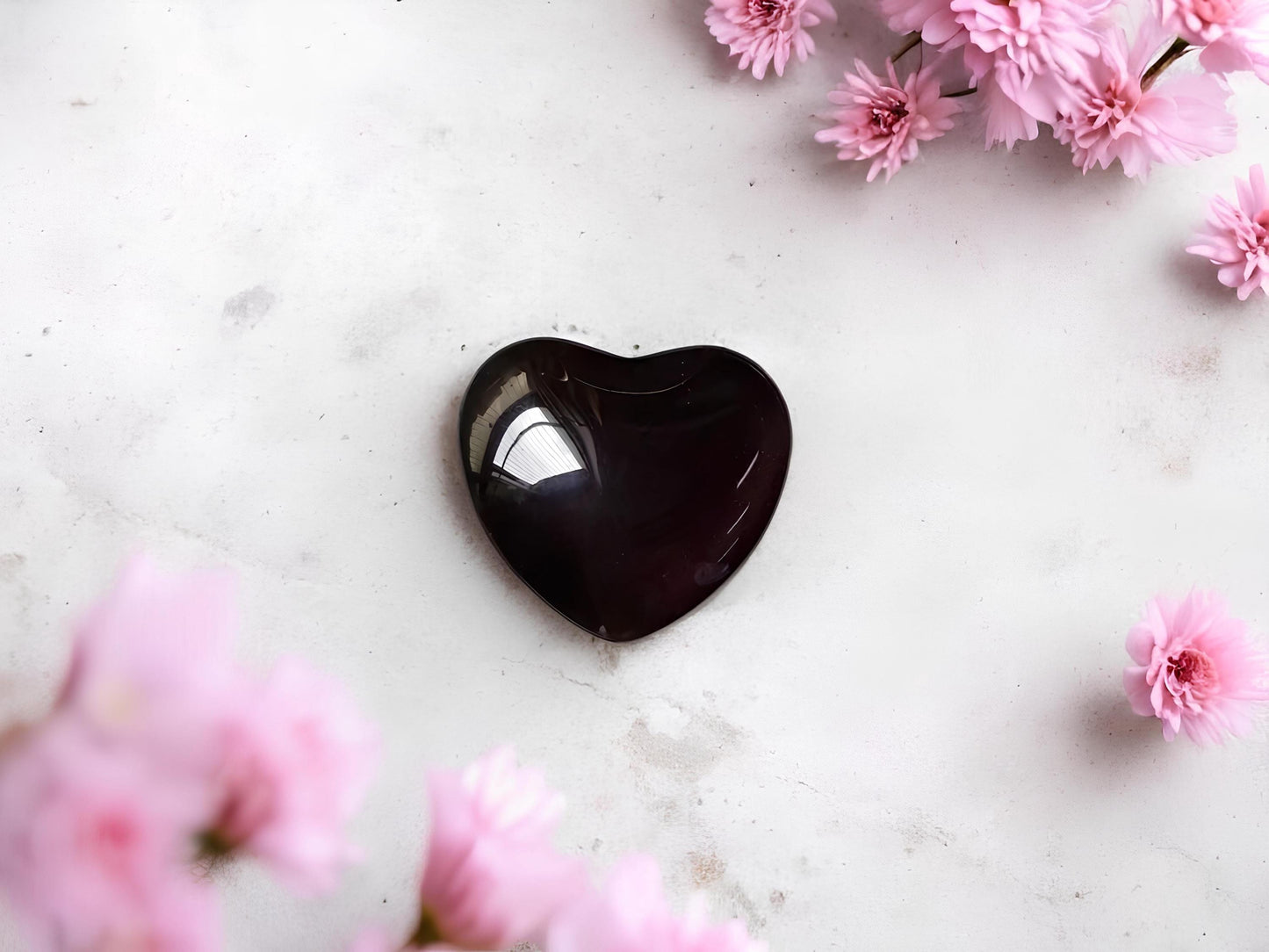 Handmade Resin Heart Phone Grip, Magnetic Stand Compatible with MagSafe, Elegant Adhesive Griptok Accessory for Smartphones
