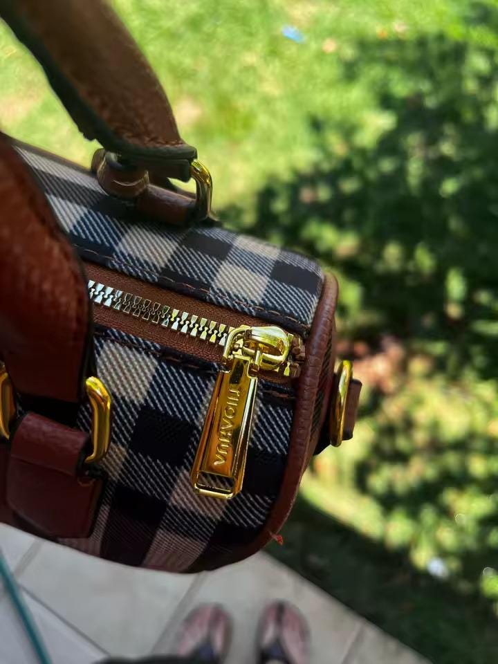 Vintage Plaid Crossbody Bag for Women, Faux Leather Shoulder Purse with Adjustable Strap and Secure Zip Closure