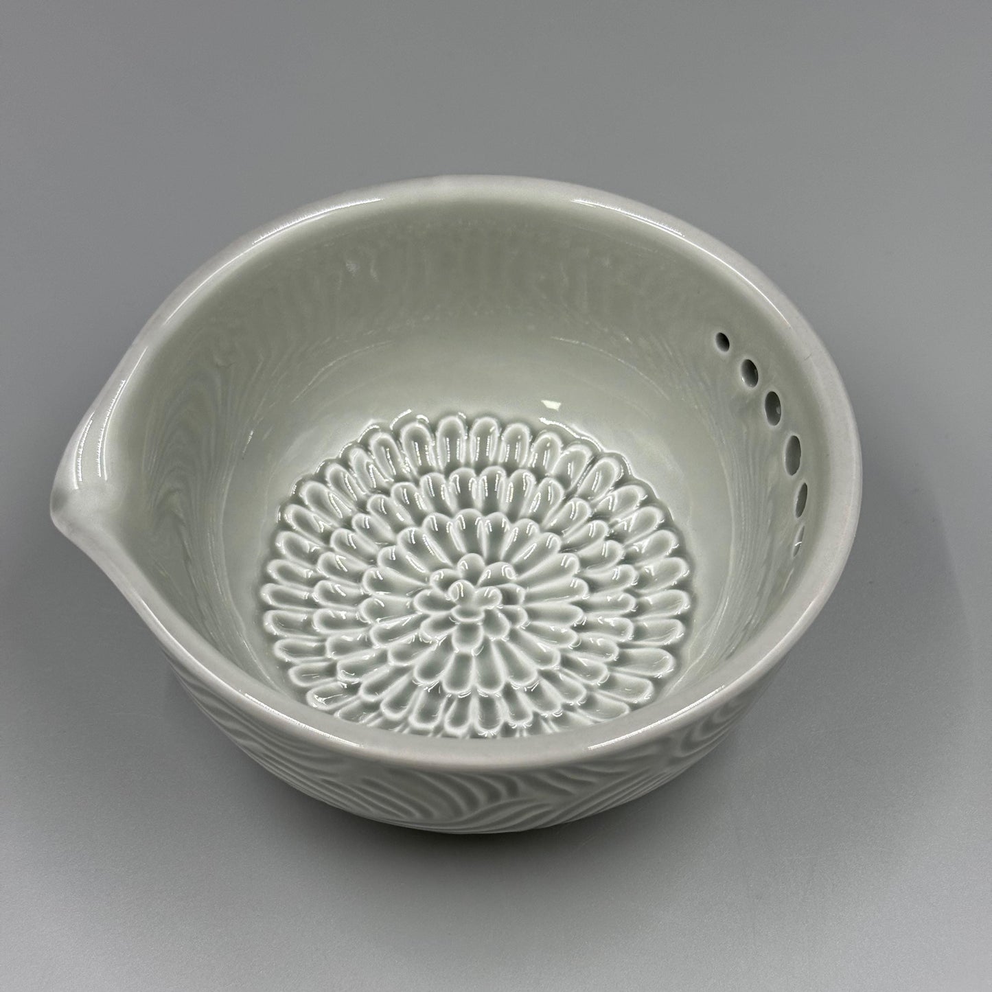 Ceramic Garlic Grater Bowl with Built-in Herb Stripper, Small Dipping Dish for Ginger and Herbs