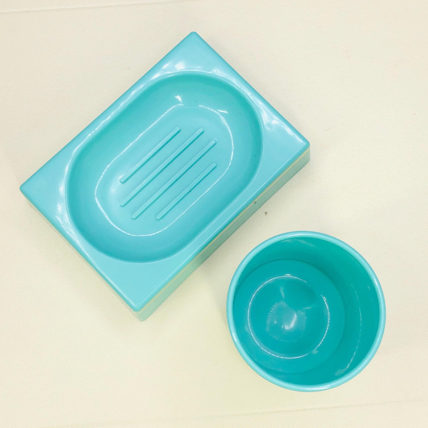 Authentic 1980s Turquoise Bathroom Set, Retro Mod Plastic Soap Dish & Cup, Kitsch 80s Pastel Bath Decor, Rare Collectible Piece
